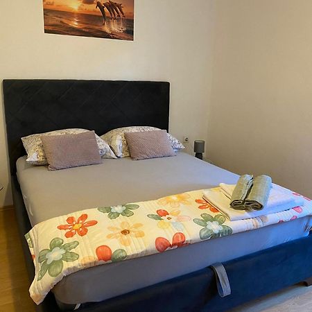 Apartmani Marija Povljana Bagian luar foto