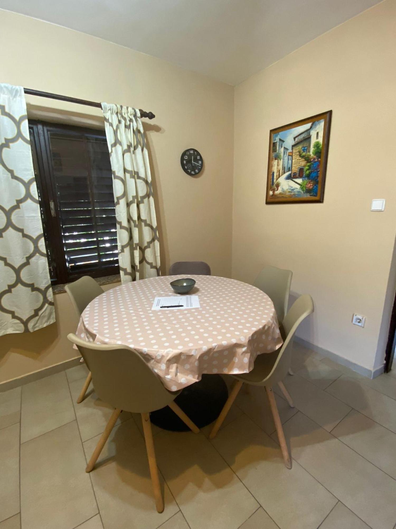 Apartmani Marija Povljana Bagian luar foto