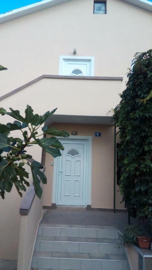 Apartmani Marija Povljana Bagian luar foto
